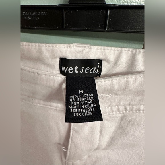 Wet seal white shorts - Picture 3 of 5